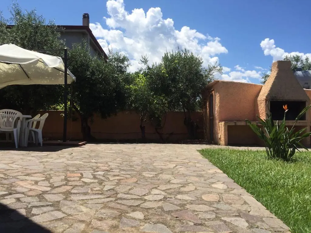 Appartamenti In Villa Con Ampio Giardino Esterno Посада