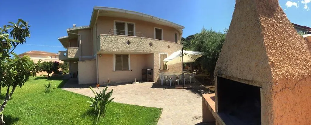 Appartamenti In Villa Con Ampio Giardino Esterno Посада