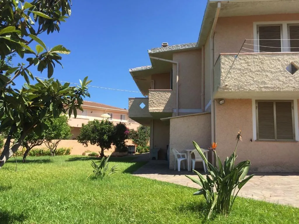 Appartamenti In Villa Con Ampio Giardino Esterno Посада Италия