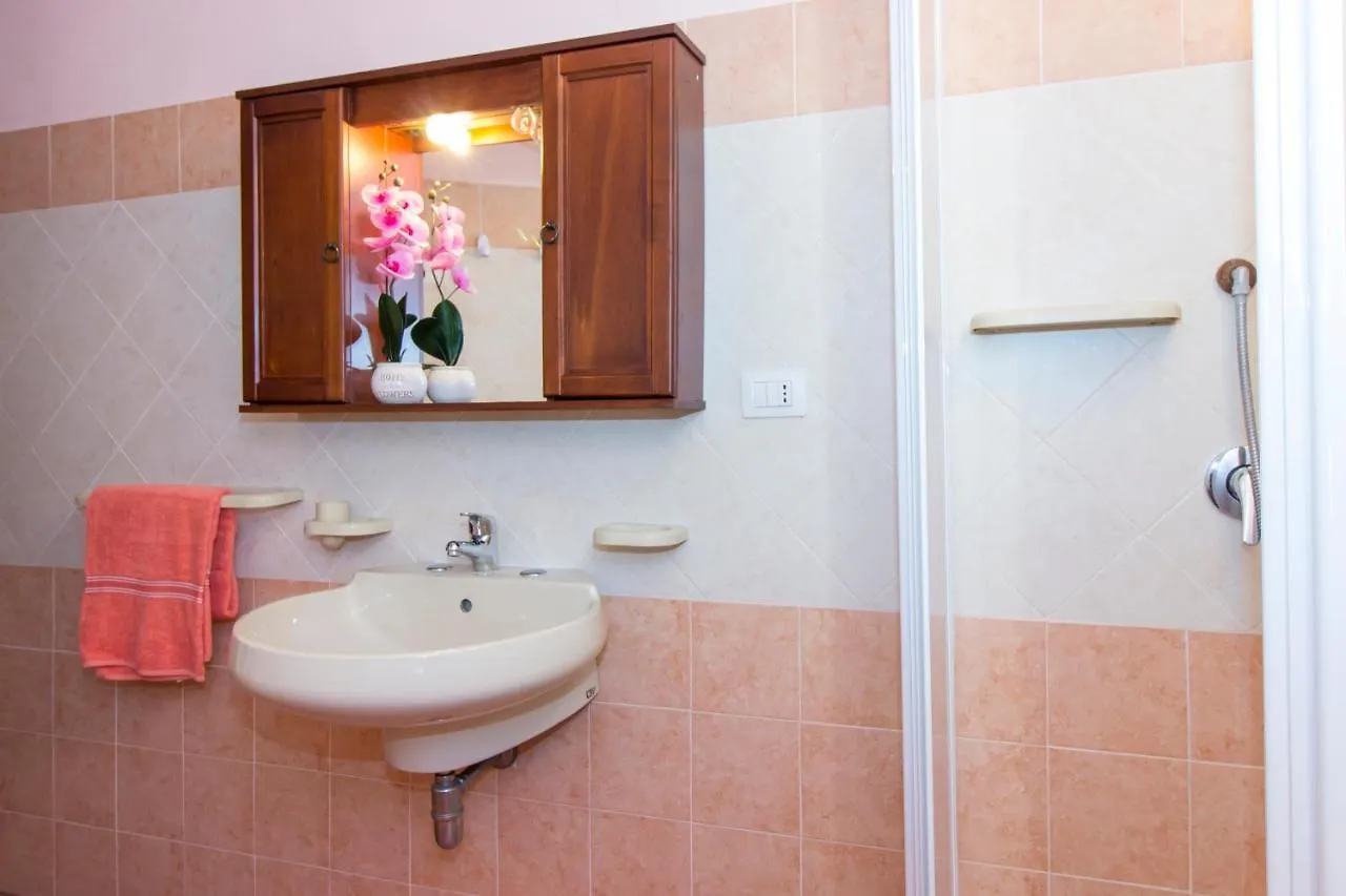 Appartamenti In Villa Con Ampio Giardino Esterno Посада 0*,  Италия