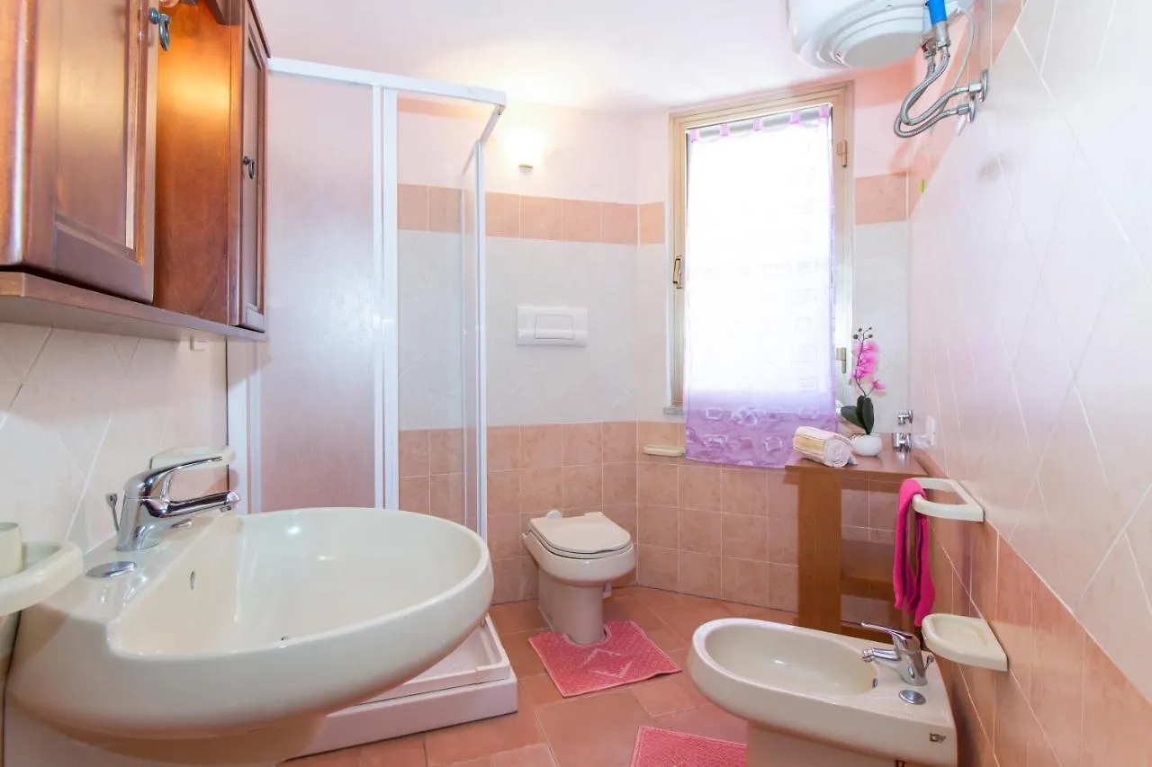 Appartamenti In Villa Con Ampio Giardino Esterno Посада