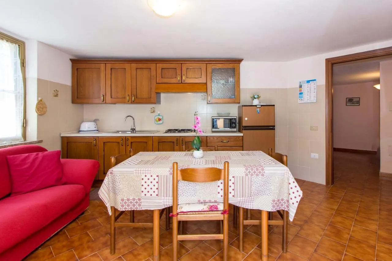 Semesterbostad Appartamenti In Villa Con Ampio Giardino Esterno Posada  Italien