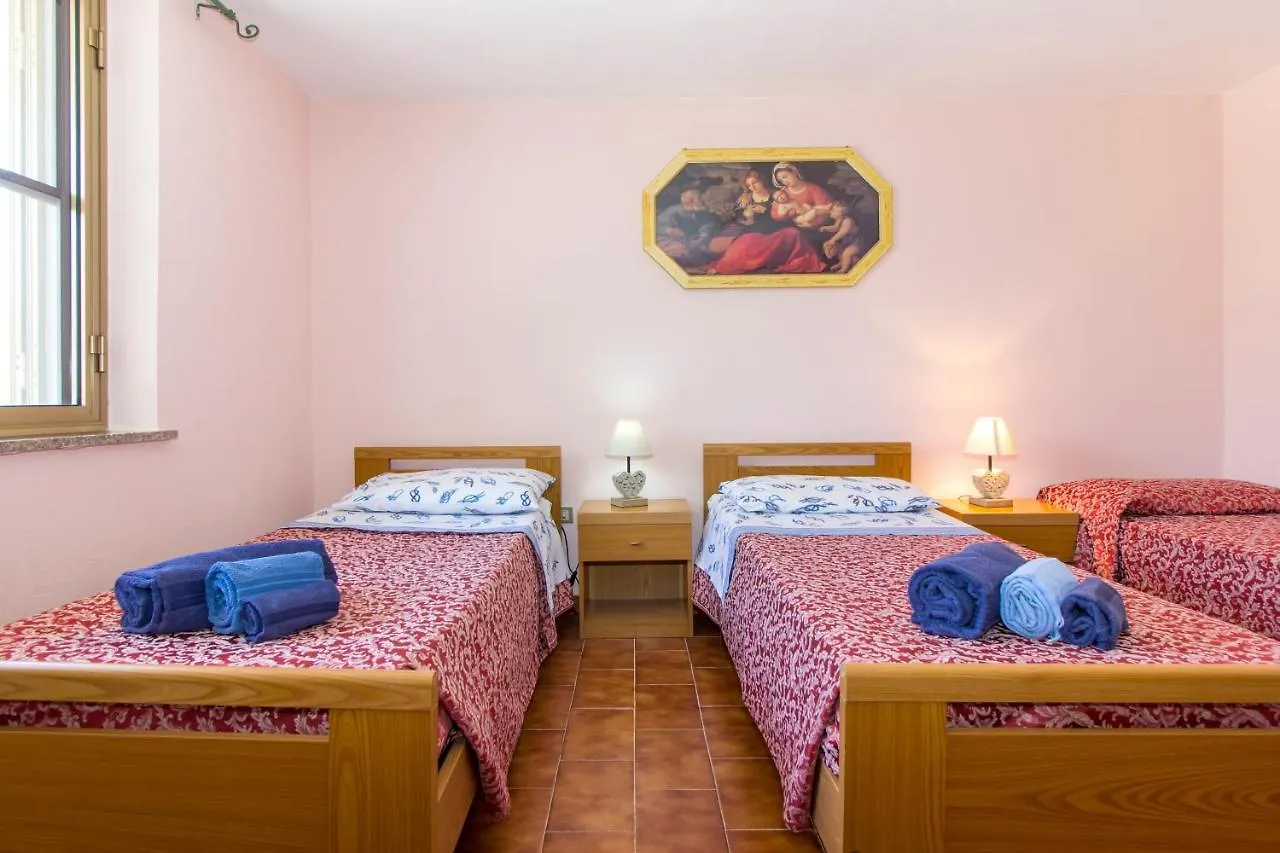 Appartamenti In Villa Con Ampio Giardino Esterno Posada  Posada (Sardinia)