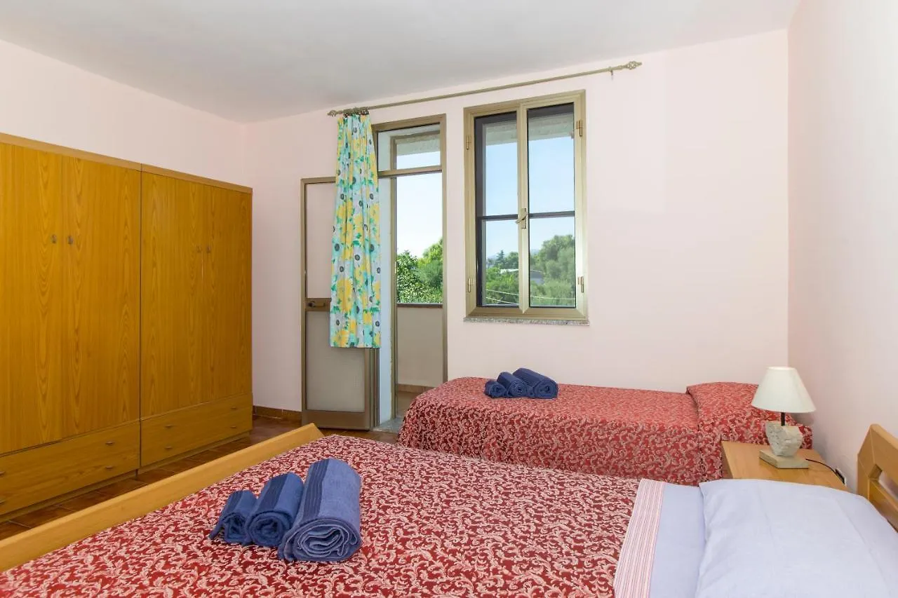 Appartamenti In Villa Con Ampio Giardino Esterno Посада 0*,