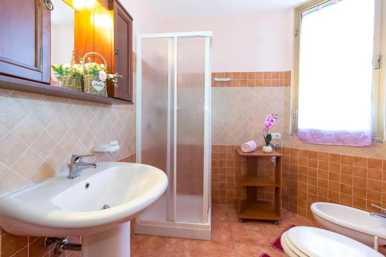 Appartamenti In Villa Con Ampio Giardino Esterno Posada  Italien