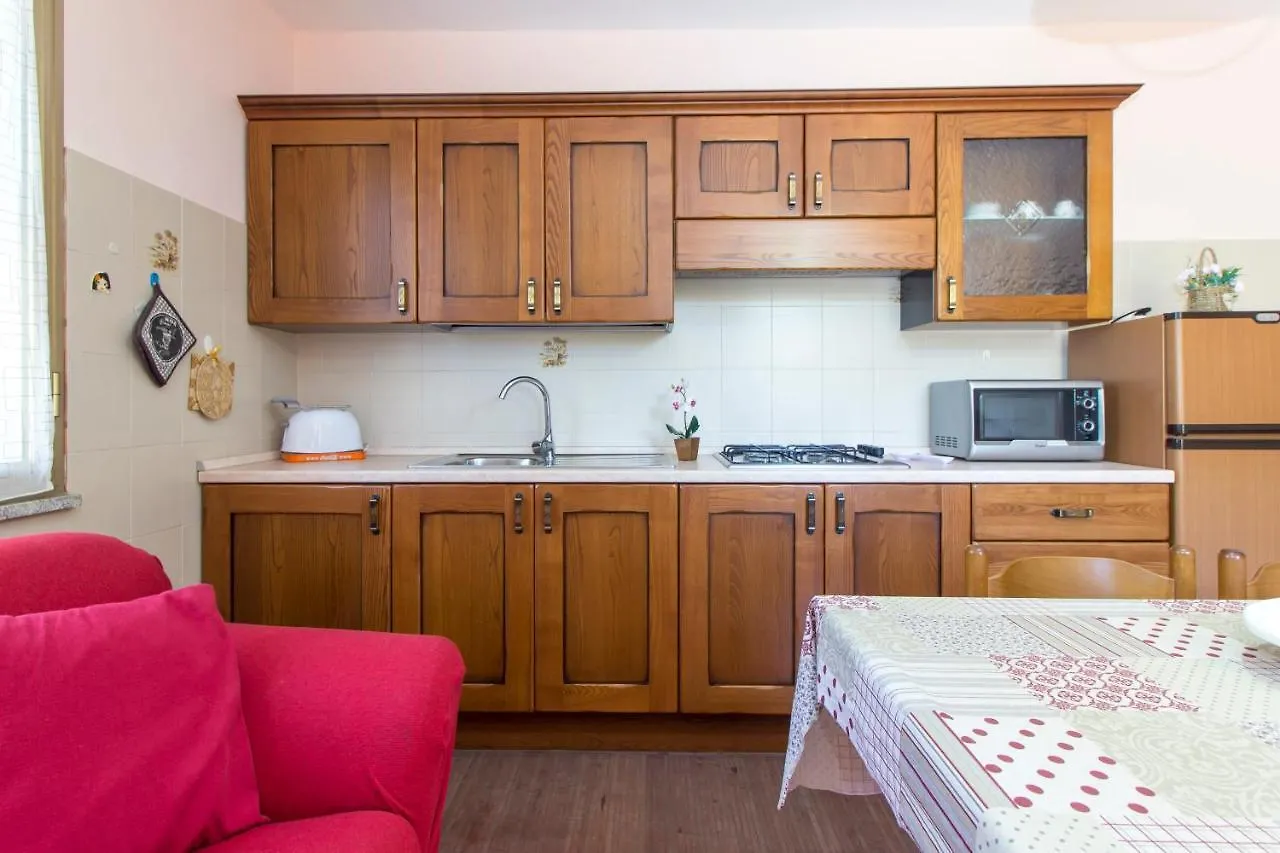 Appartamenti In Villa Con Ampio Giardino Esterno Posada