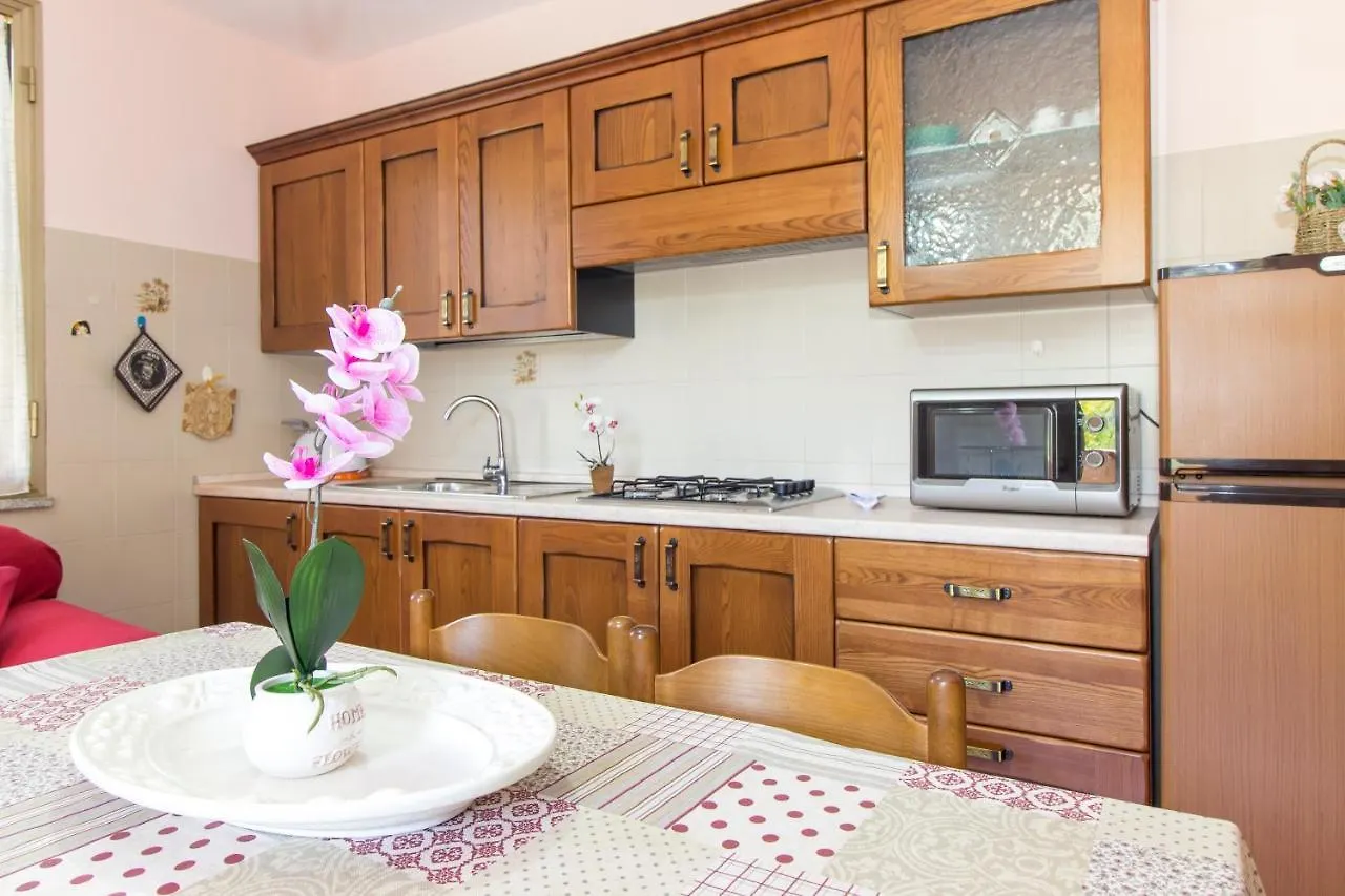 Appartamenti In Villa Con Ampio Giardino Esterno Посада