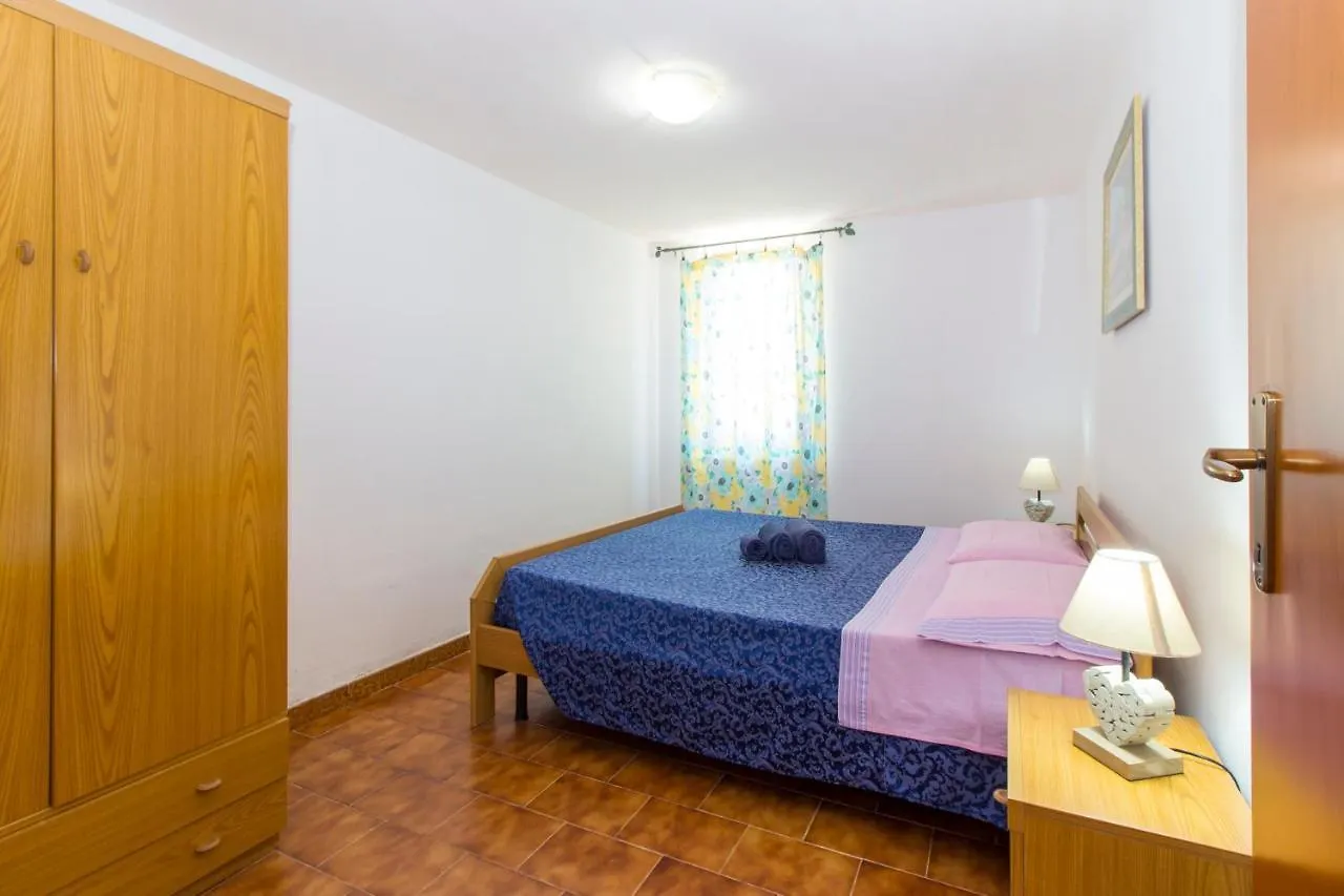 Appartamenti In Villa Con Ampio Giardino Esterno Посада
