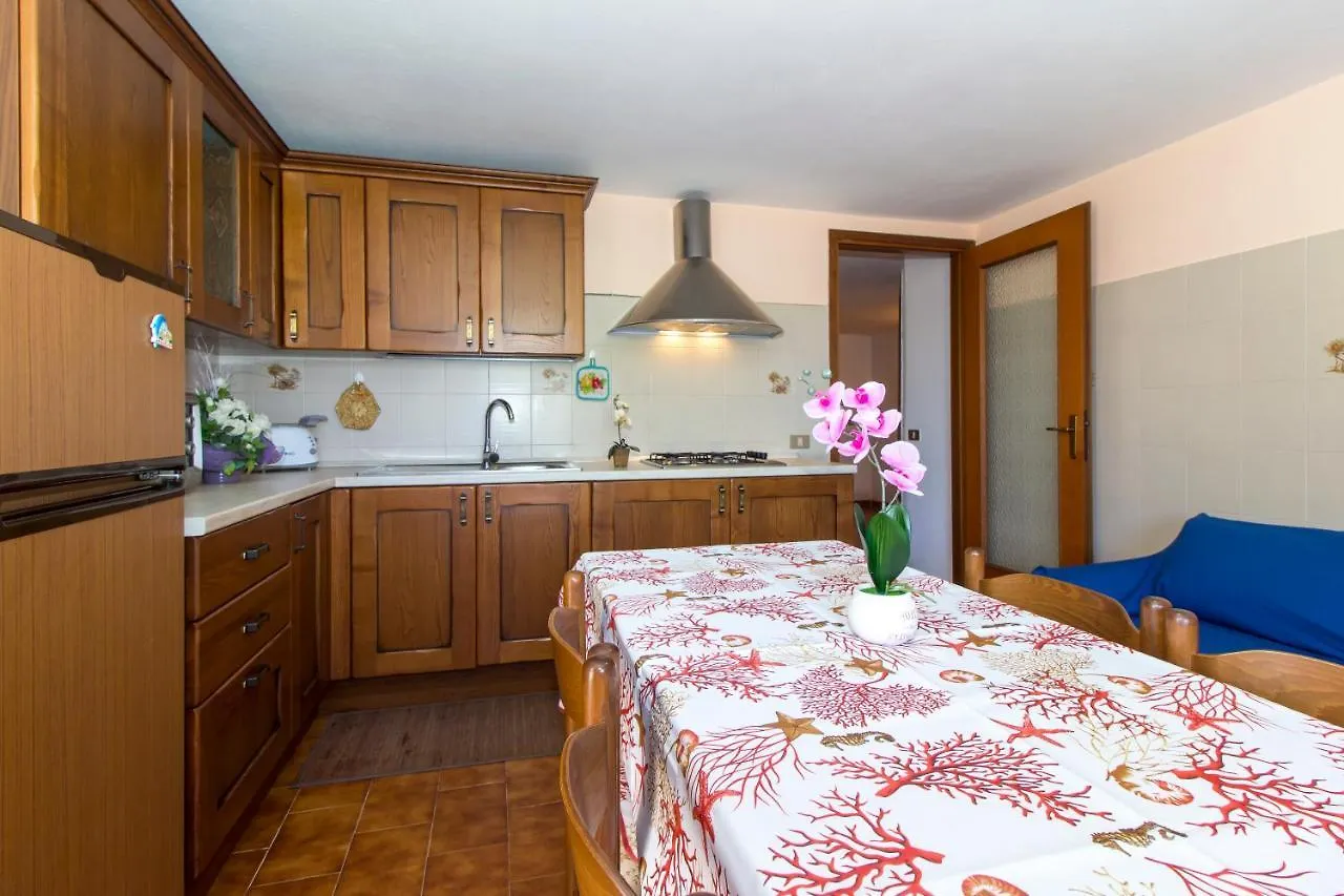 Appartamenti In Villa Con Ampio Giardino Esterno Posada  Semesterbostad