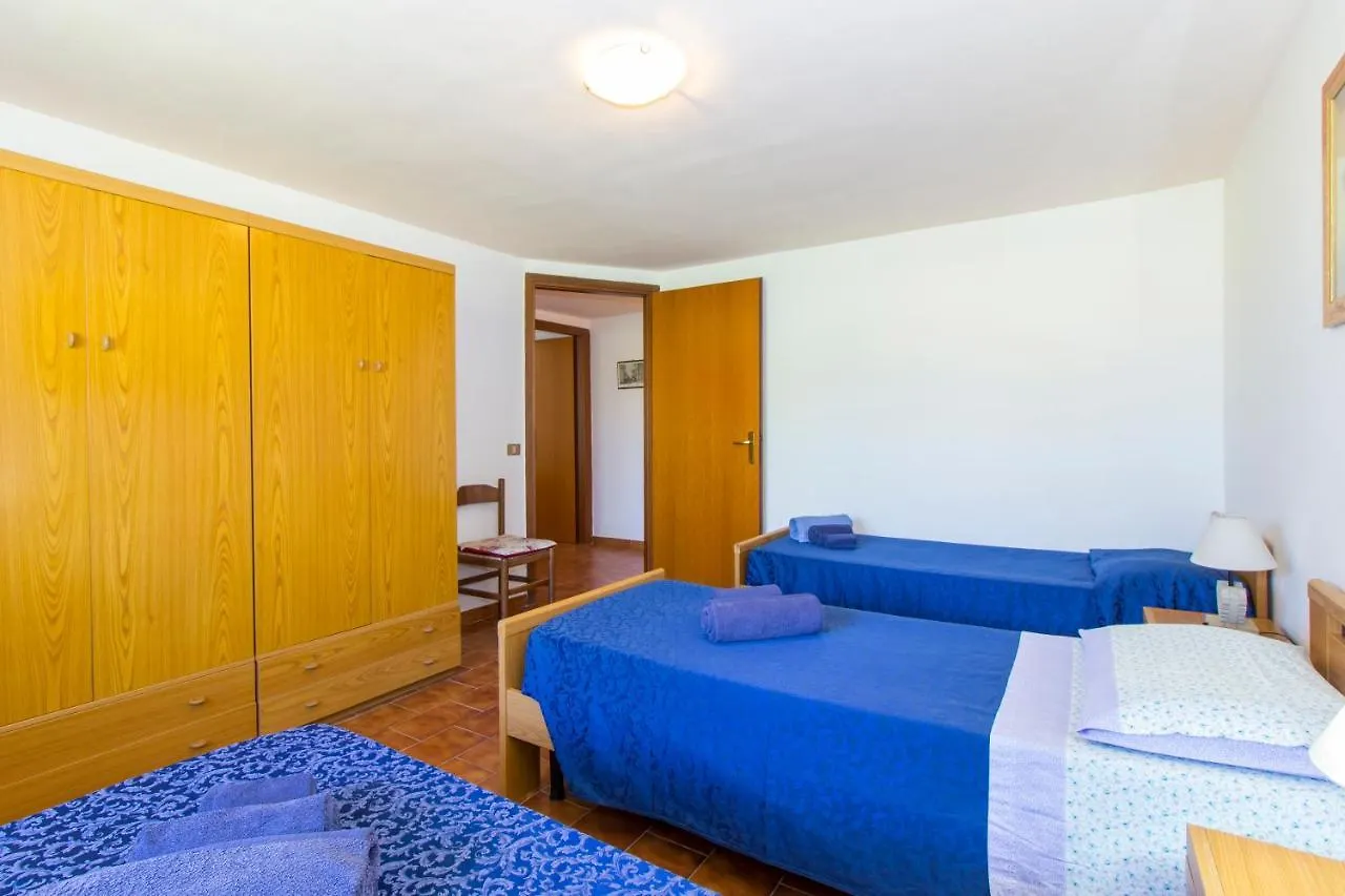 Appartamenti In Villa Con Ampio Giardino Esterno Посада Италия