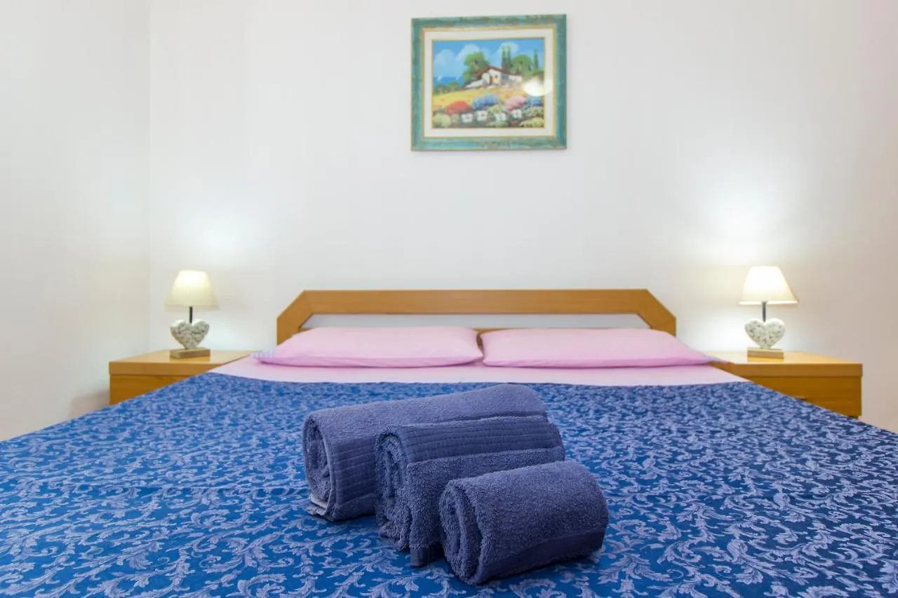 Appartamenti In Villa Con Ampio Giardino Esterno Posada  Posada (Sardinia)